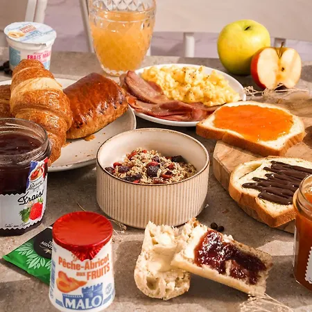 Hotel B&B HOTEL Pézenas 2*