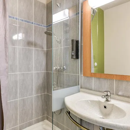 B&B Hotel Pezenas 뻬제나
