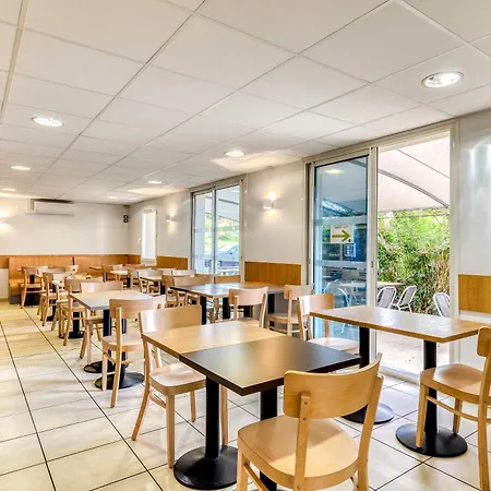 Hotel B&B HOTEL Pézenas 2*