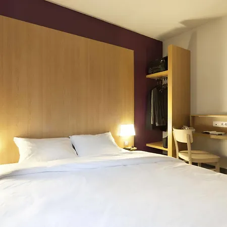 B&B Hotel Pezenas 호텔 뻬제나