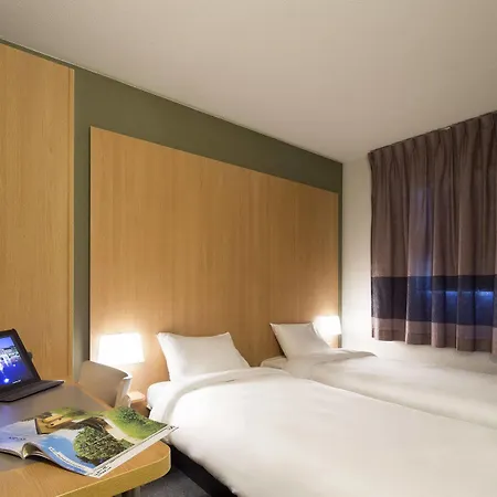 B&B Hotel Pezenas 호텔 뻬제나