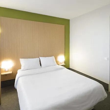 B&B Hotel Pezenas 호텔