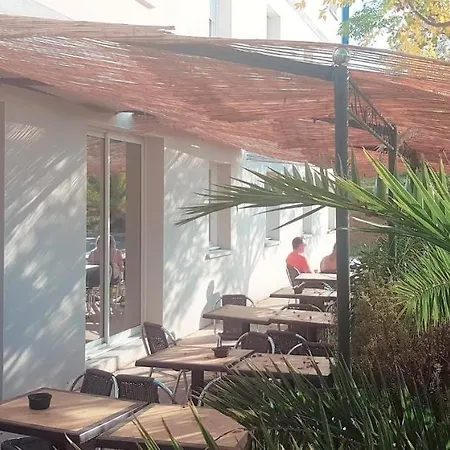 B&B Hotel Pezenas 호텔 뻬제나