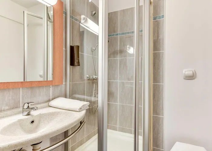 B&B Hotel Pezenas Hotel 2*